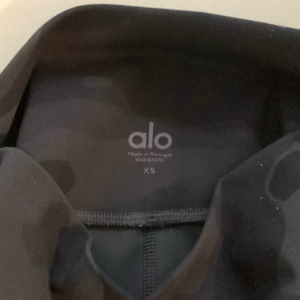 Alo Yoga Black Camo Vapor Leggings - Picture 7 of 9